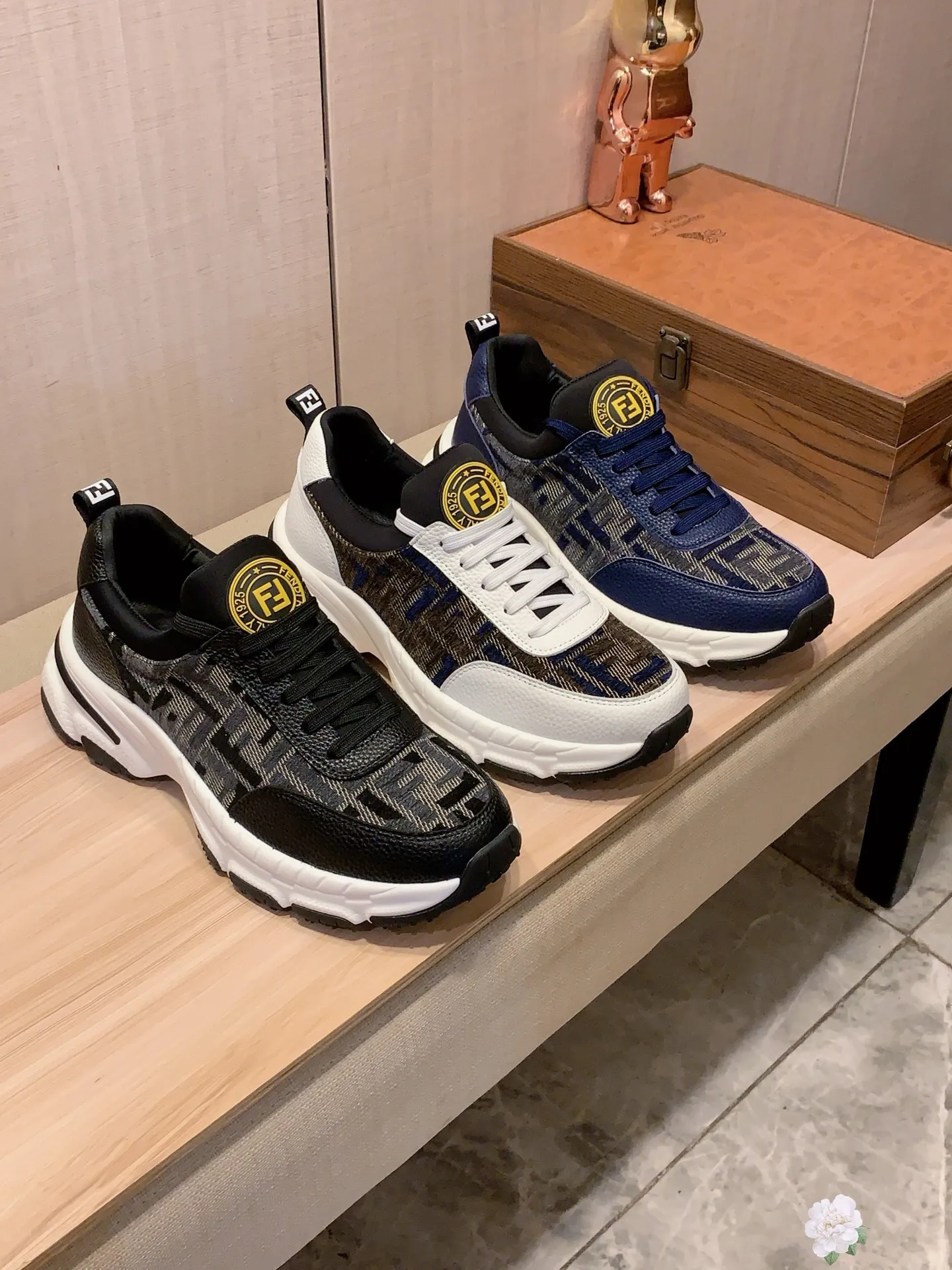 Men's men's shoes💰460💰💰🎩🎩[Lightning][Lightning] "FENDI*" The latest and most popular casual shoes, top brand [Seduce] luxury~purchase, top~quality. [Strong] The upper is made of imported breathable cowhide with material ➕ breathable sheepskin feet (•) and fine workmanship. The original stylish and stylish soft rubber wear-resistant and non-slip outsole is light and comfortable on the feet. The real thing looks better when photographed in person. 111: code: 38-44, 3️⃣ colors selected